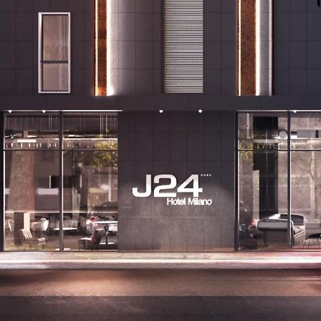 J24 Hotel Milano Esterno foto