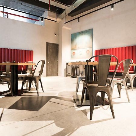 J24 Hotel Milano Esterno foto