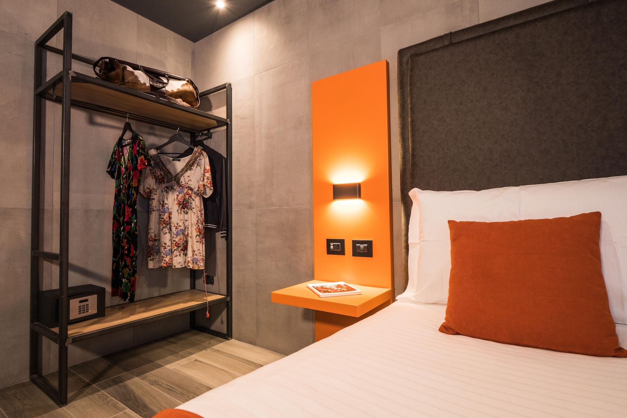 J24 Hotel Milano Esterno foto