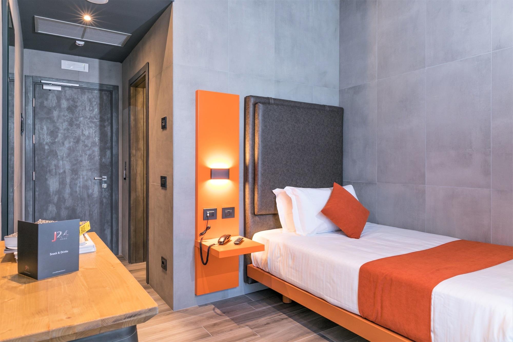 J24 Hotel Milano Esterno foto