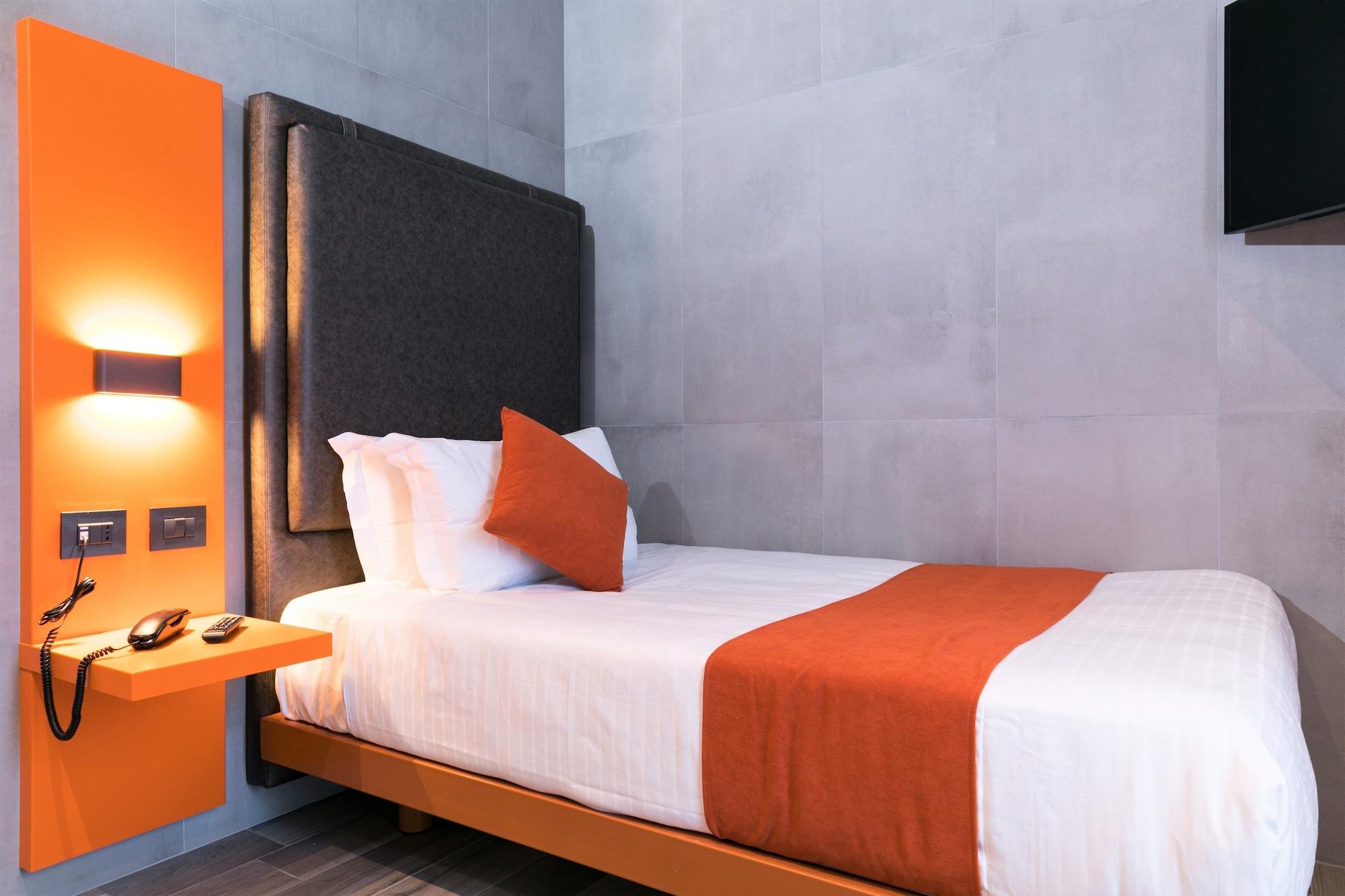 J24 Hotel Milano Esterno foto