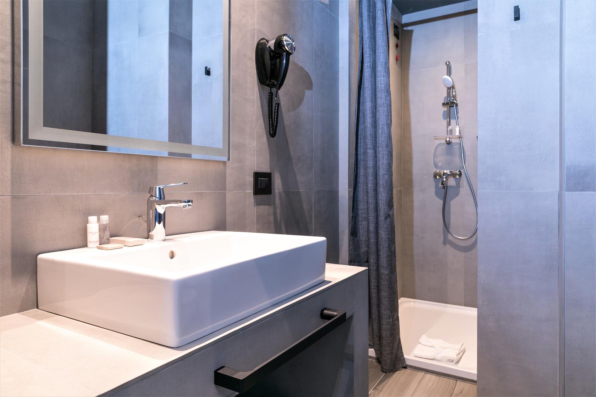 J24 Hotel Milano Esterno foto