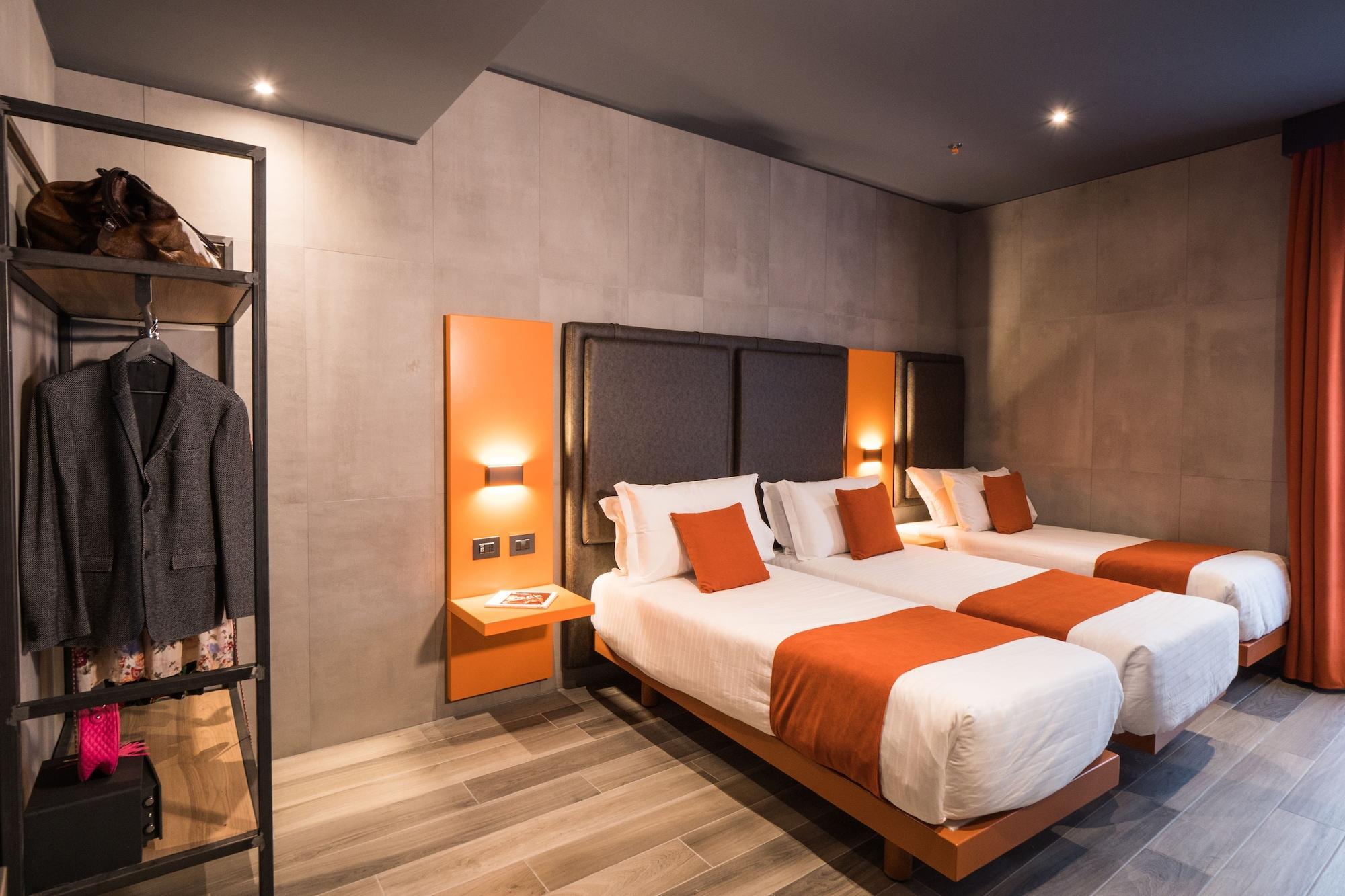 J24 Hotel Milano Esterno foto