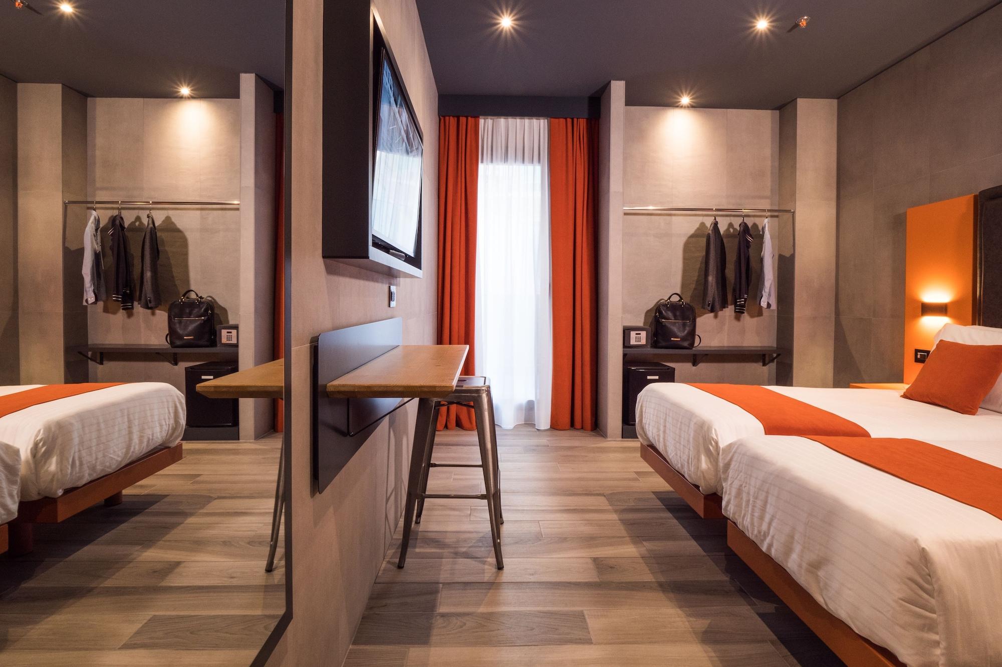 J24 Hotel Milano Esterno foto