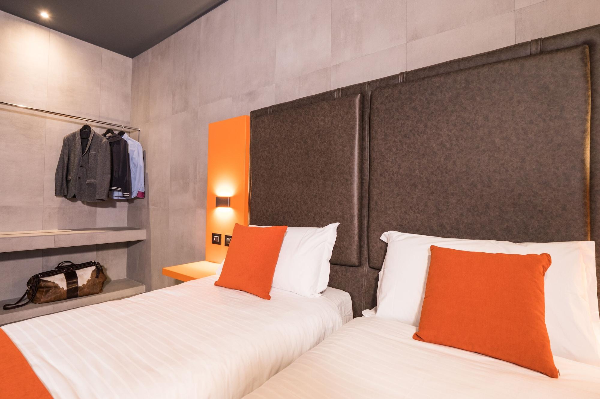 J24 Hotel Milano Esterno foto