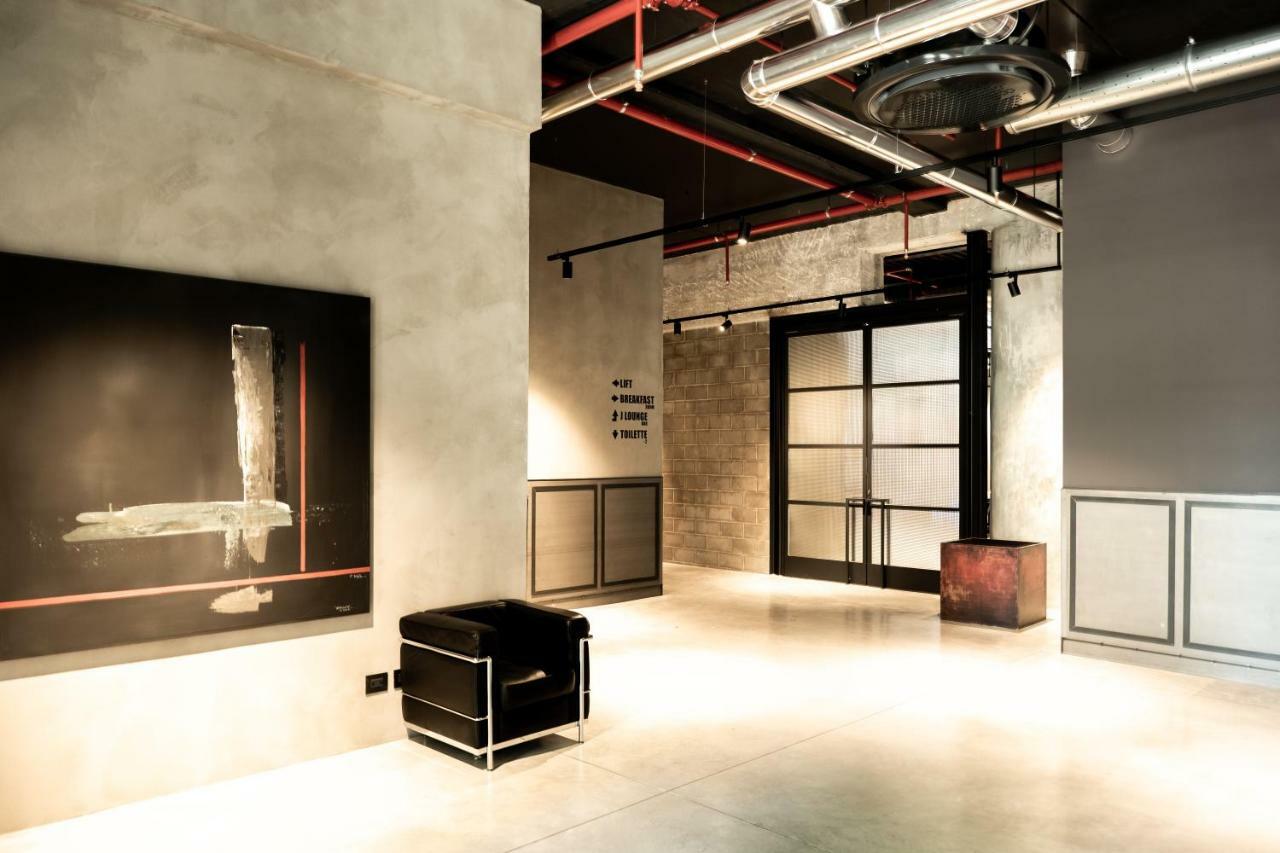 J24 Hotel Milano Esterno foto
