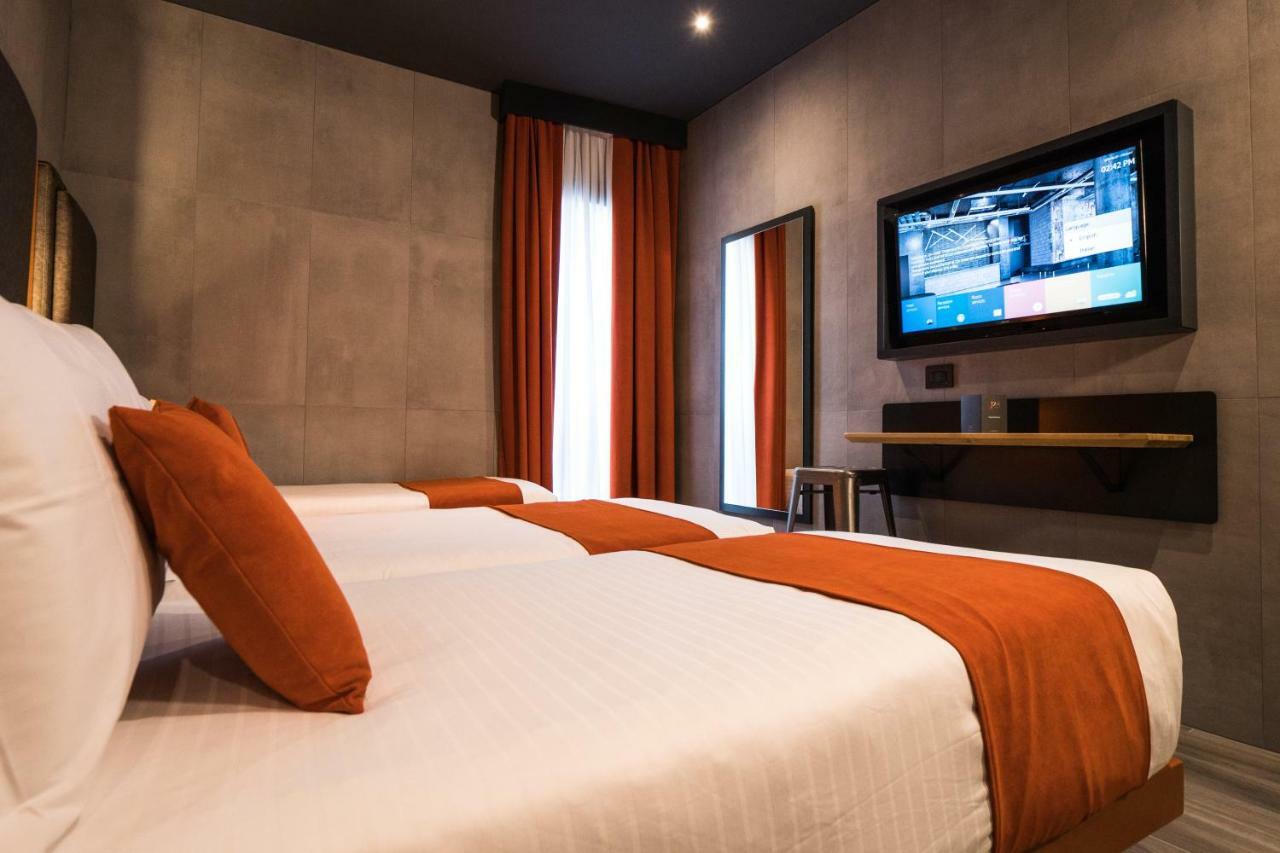 J24 Hotel Milano Esterno foto
