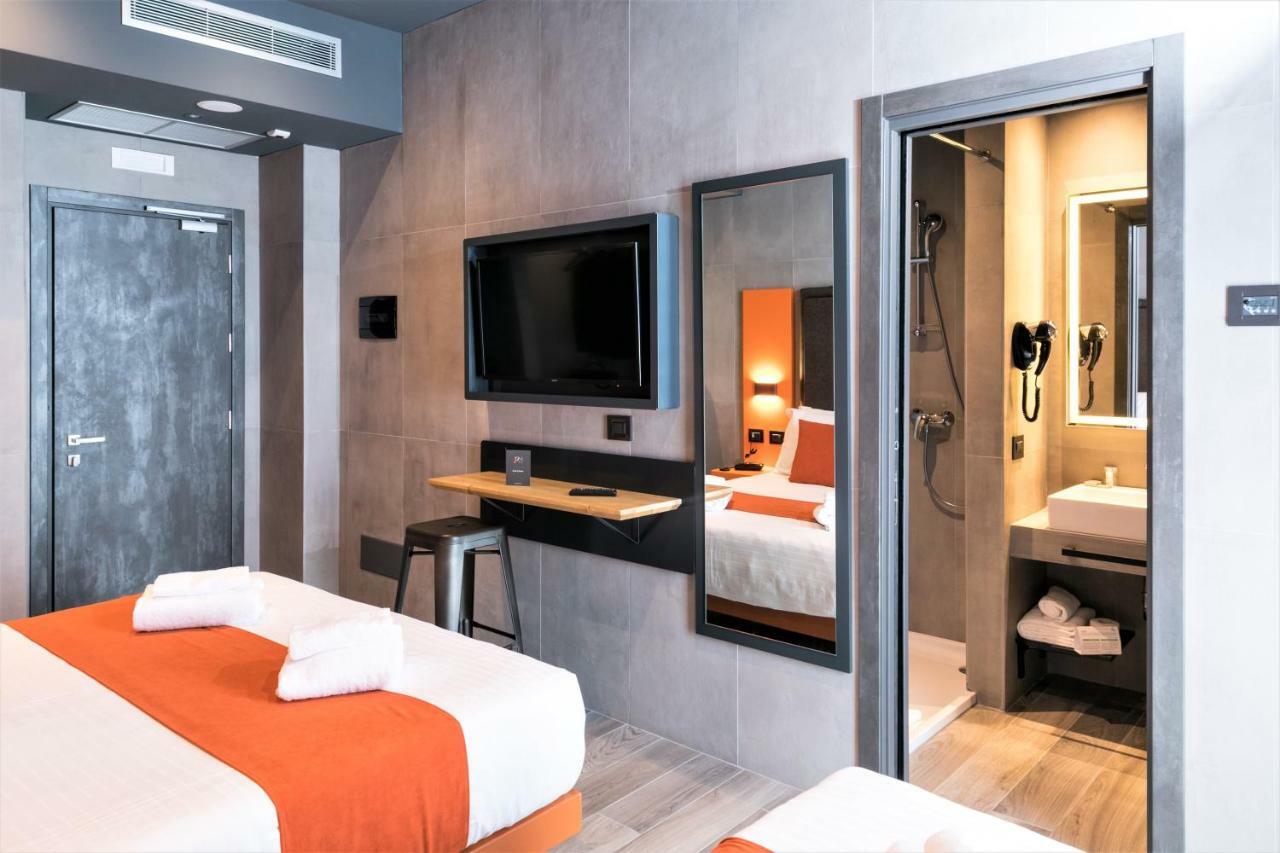 J24 Hotel Milano Esterno foto