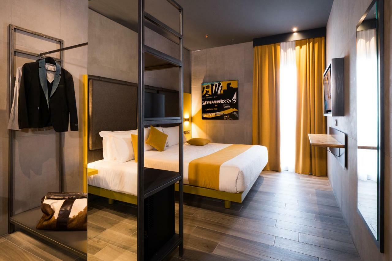 J24 Hotel Milano Esterno foto