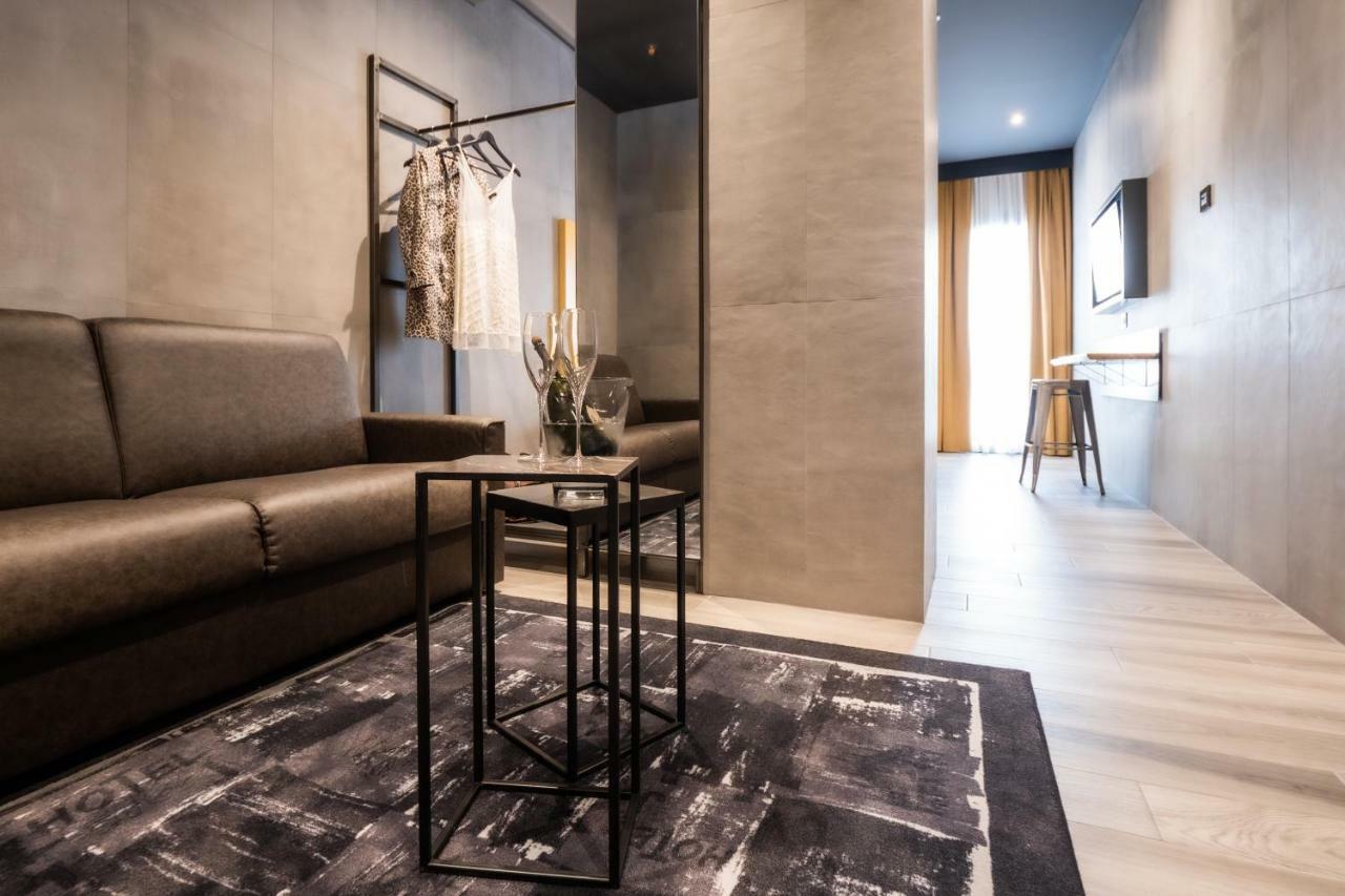 J24 Hotel Milano Esterno foto